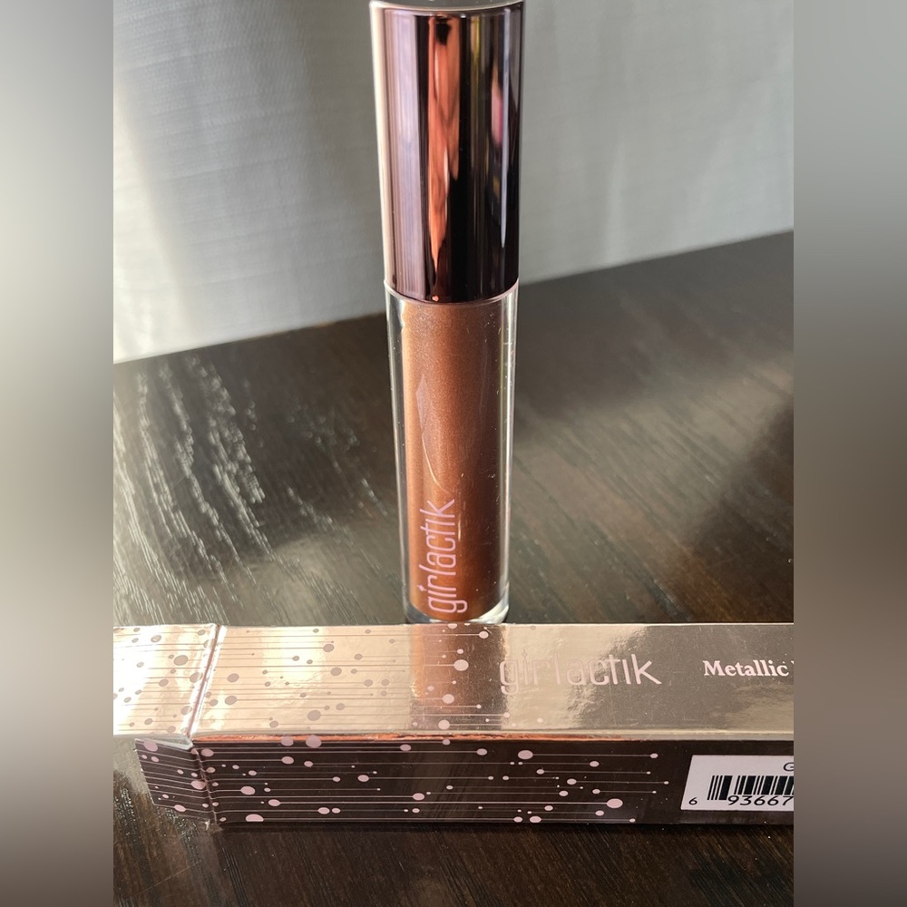 girlactik metallic eye sparkle shadow. Glam. NIB